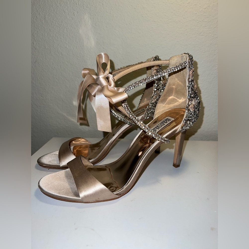 $235 BADGLEY MISCHKA Jewel Bonita Rhinestone  Ivory Satin Heel Pump Size 9